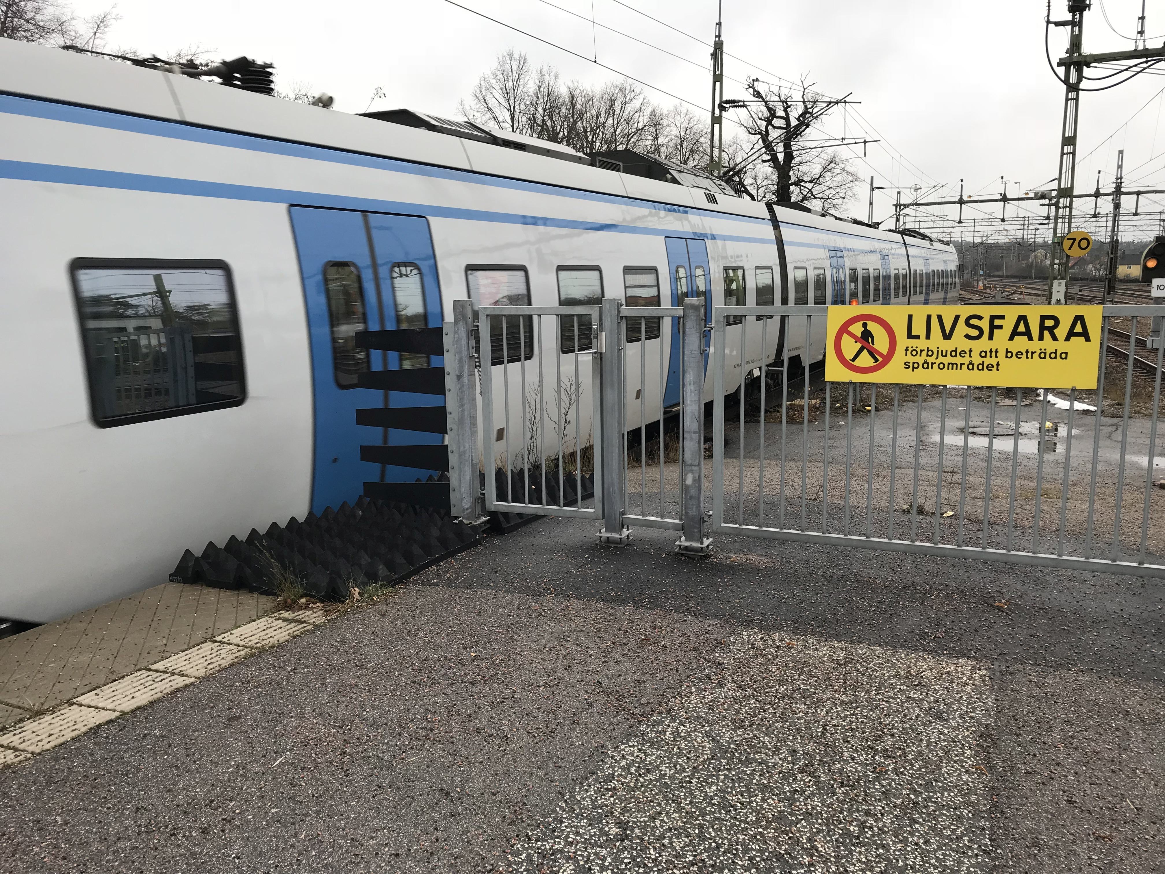 Rosehil Rail No-Go anti trespass panels Elvsjö St  Stockholm